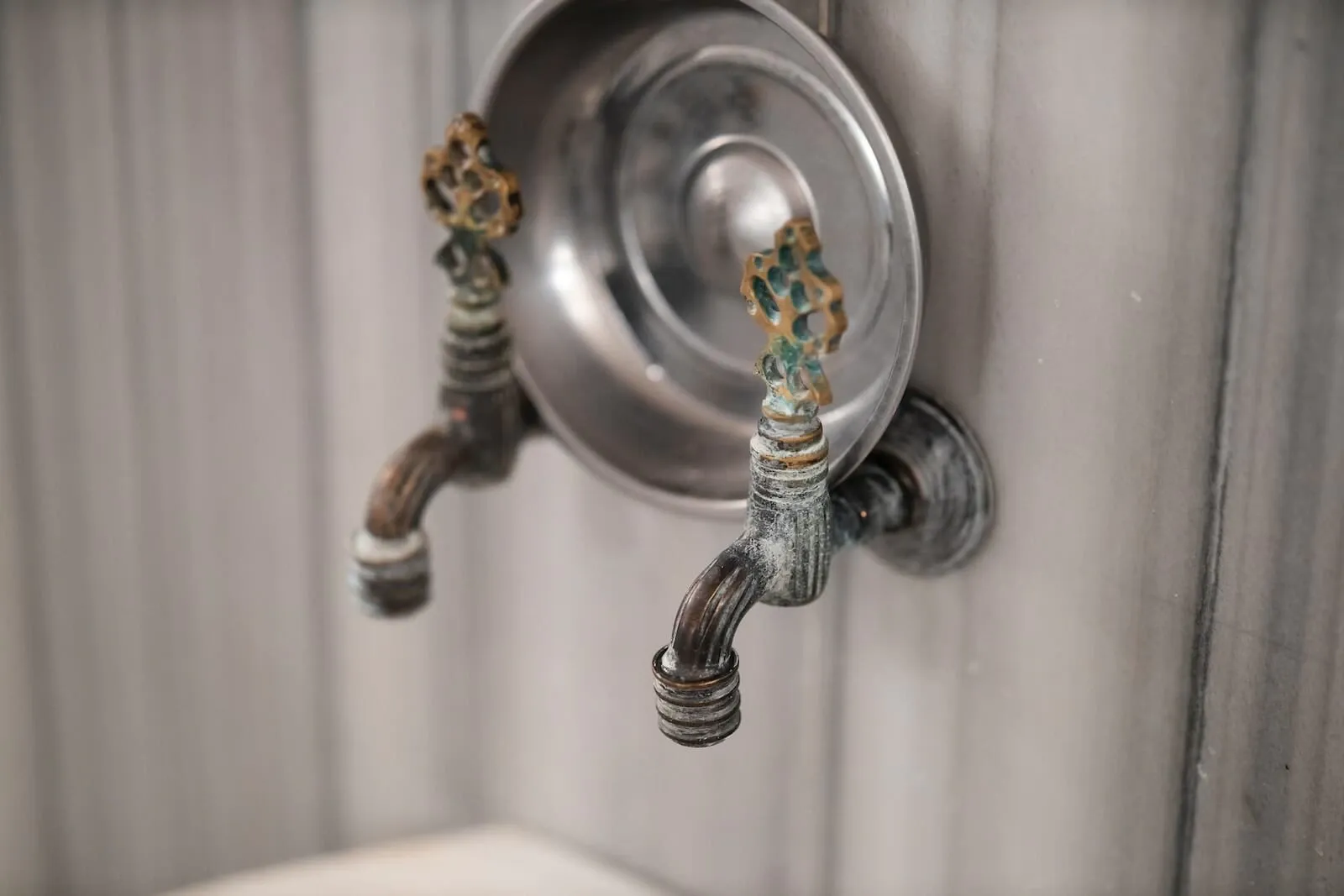 how to fix a squeaky faucet